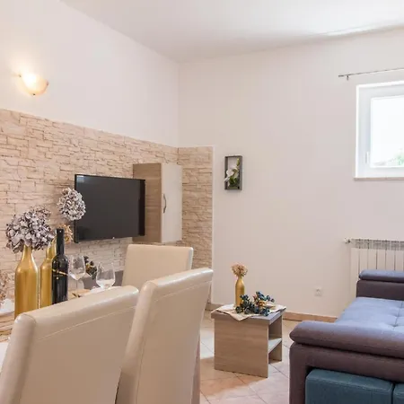 Apartment Fuer 6 Personen Ca 46 Qm In Liznjan, Istrien Suedkueste Von Istrien